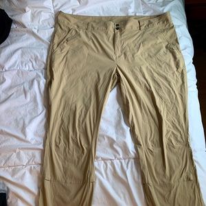 Tan hiking pants Columbia Omni-Shield